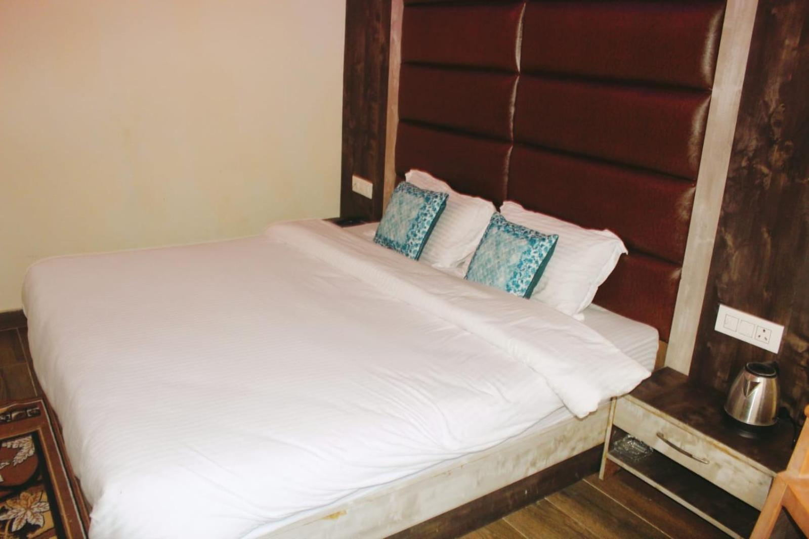 Hotel White Cloud Banikhet 외부 사진