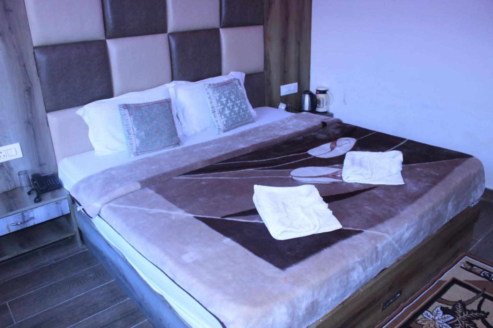 Hotel White Cloud Banikhet 외부 사진