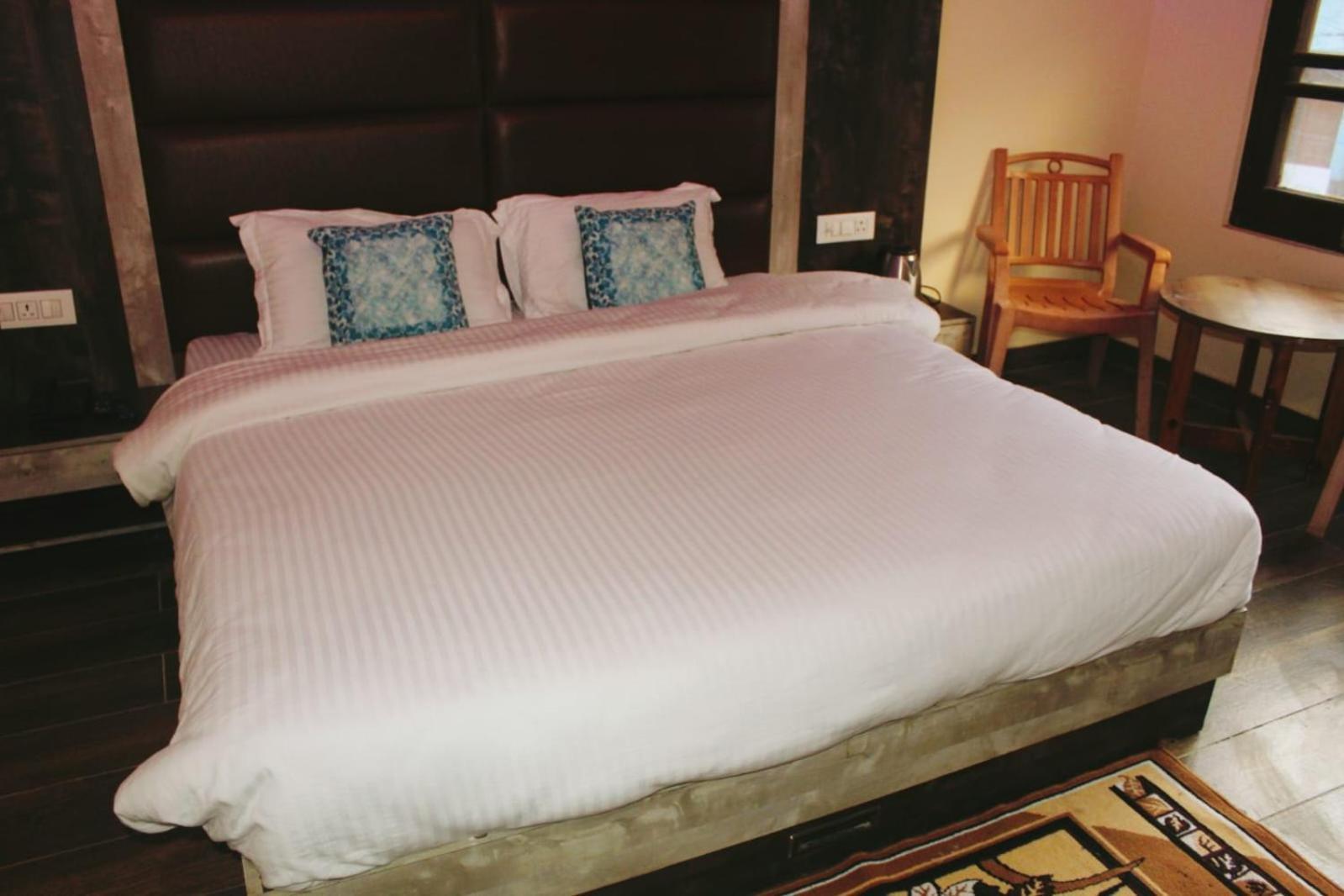 Hotel White Cloud Banikhet 외부 사진